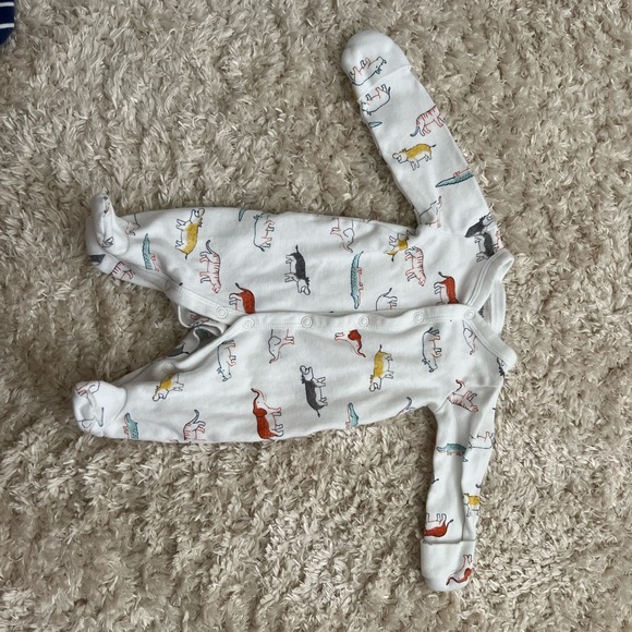 Newborn footies (8 of them) - Picture 2 of 9